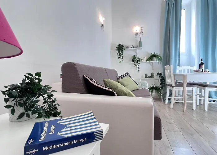 New In - Center Apartment Rom